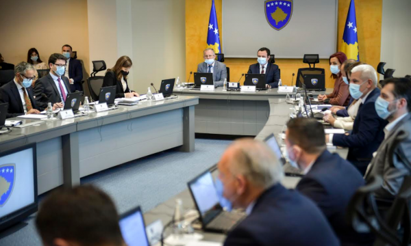 Kosova vendos reciprocitet me Serbinë për letërnjoftim, merr vendim edhe për çështjen e targave