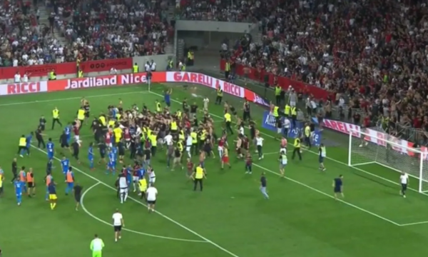 Pamje: Tifozët futen në fushë dhe përleshen me futbollistë në ndeshjen Marseille – Nice