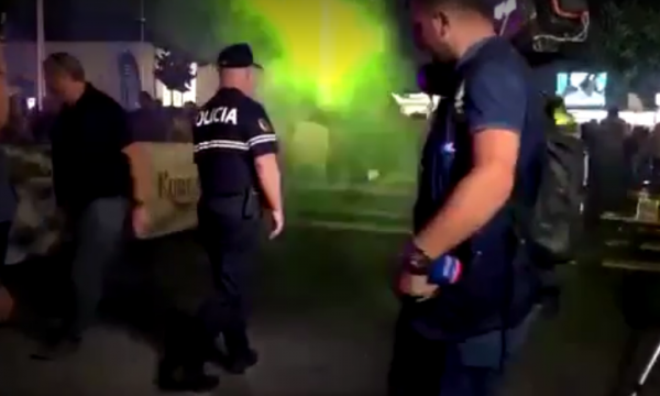 Mediat serbe e quajnë skandal hedhjen e gazit lotsjellës në koncertin e Bregoviqit në Korçë