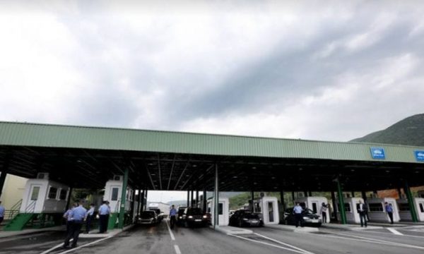 Kosova shtrëngon masat, kthen në kufi dhjetëra shqiptarë të pavaksinuar dhe pa test