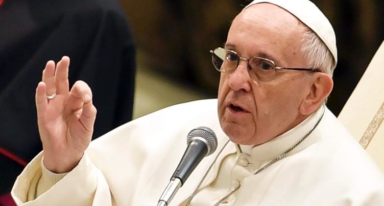 Papa Françesku do të japë dorëheqjen?