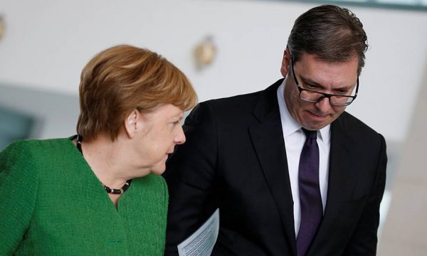 Merkel i kërkon Vuçiqit ta njohë Kosovën: Shpresoj se do të kemi përparim