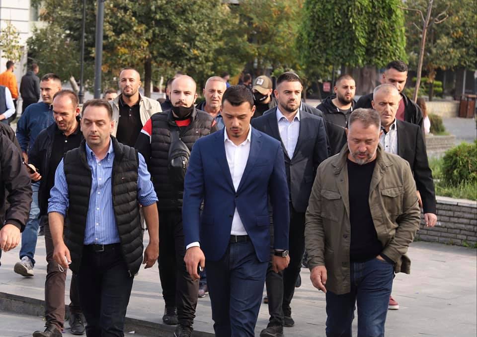 Djali i ish-presidentit Thaçi i bashkohet fushatës së PDK-së në Skenderaj