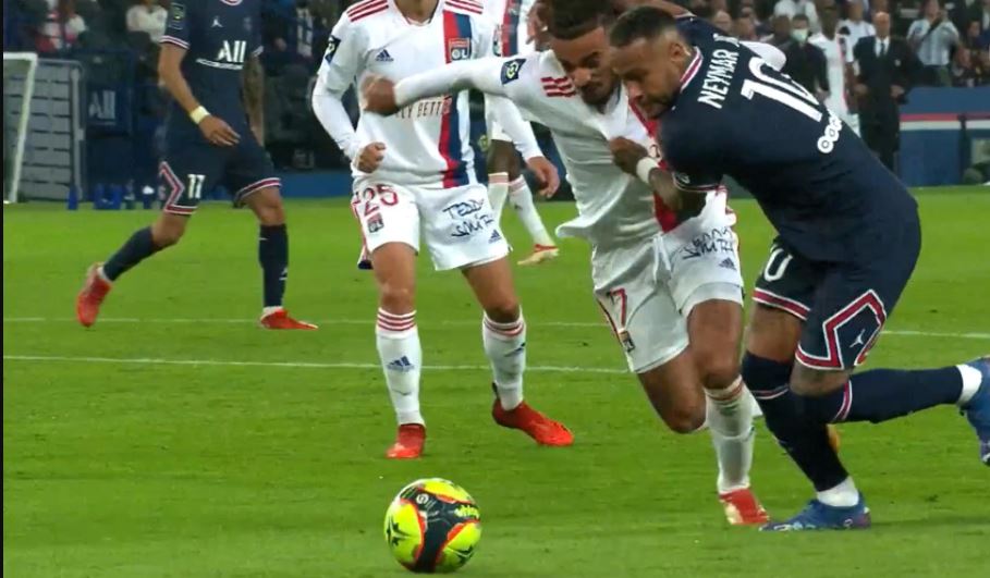 PSG merr fitore në frymën e fundit ndaj Lyon – Icardi bën heroin
