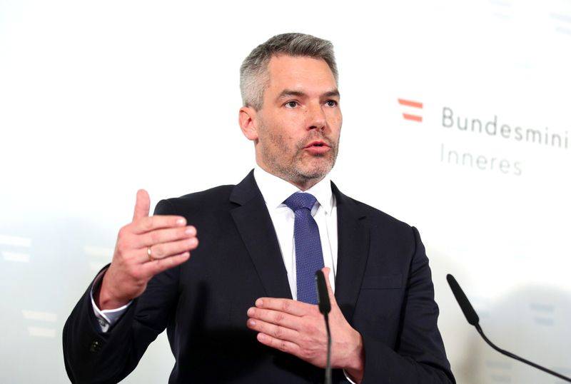 Veriu: Ministri i brendshëm austriak përgëzon Policinë e Kosovës (Njësinë Speciale) për profesinalizëm