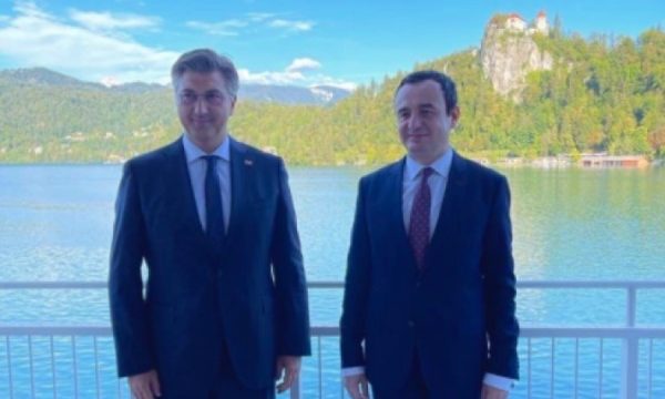 Kurti takohet me kryeministrin kroat