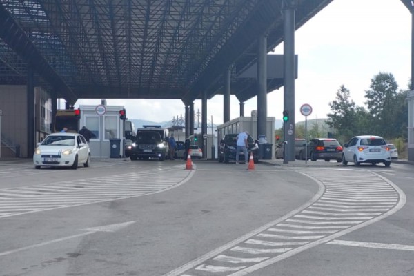 Flet ‘Njani’: Policia më dënoi me 60 euro në Prizren sepse kisha targat e Serbisë
