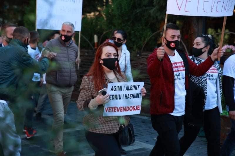 Aktivistët e VV’së në Mitrovicë protestojnë kundër Bedri Hamzës
