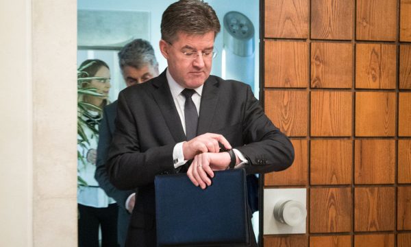 Lajçak paralajmëron se javën e ardhshme mund të ketë  marrëveshje të rëndësishme Kosovë-Serbi