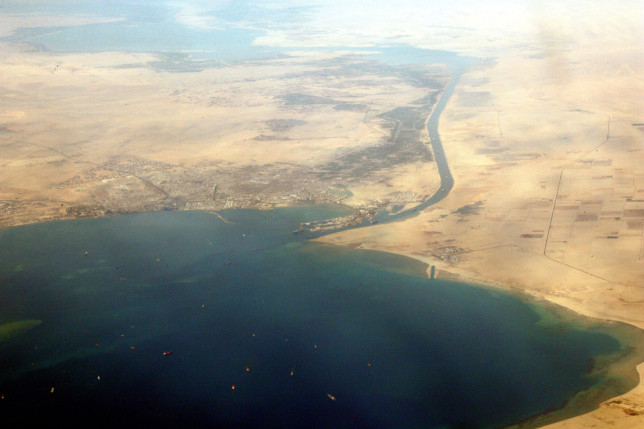 Ngec një anije tjetër, bllokohet sërish Kanali i Suezit