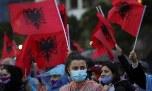 Reuters: Shqipëria e votoi qeverinë e parë të mbizotëruar nga gratë