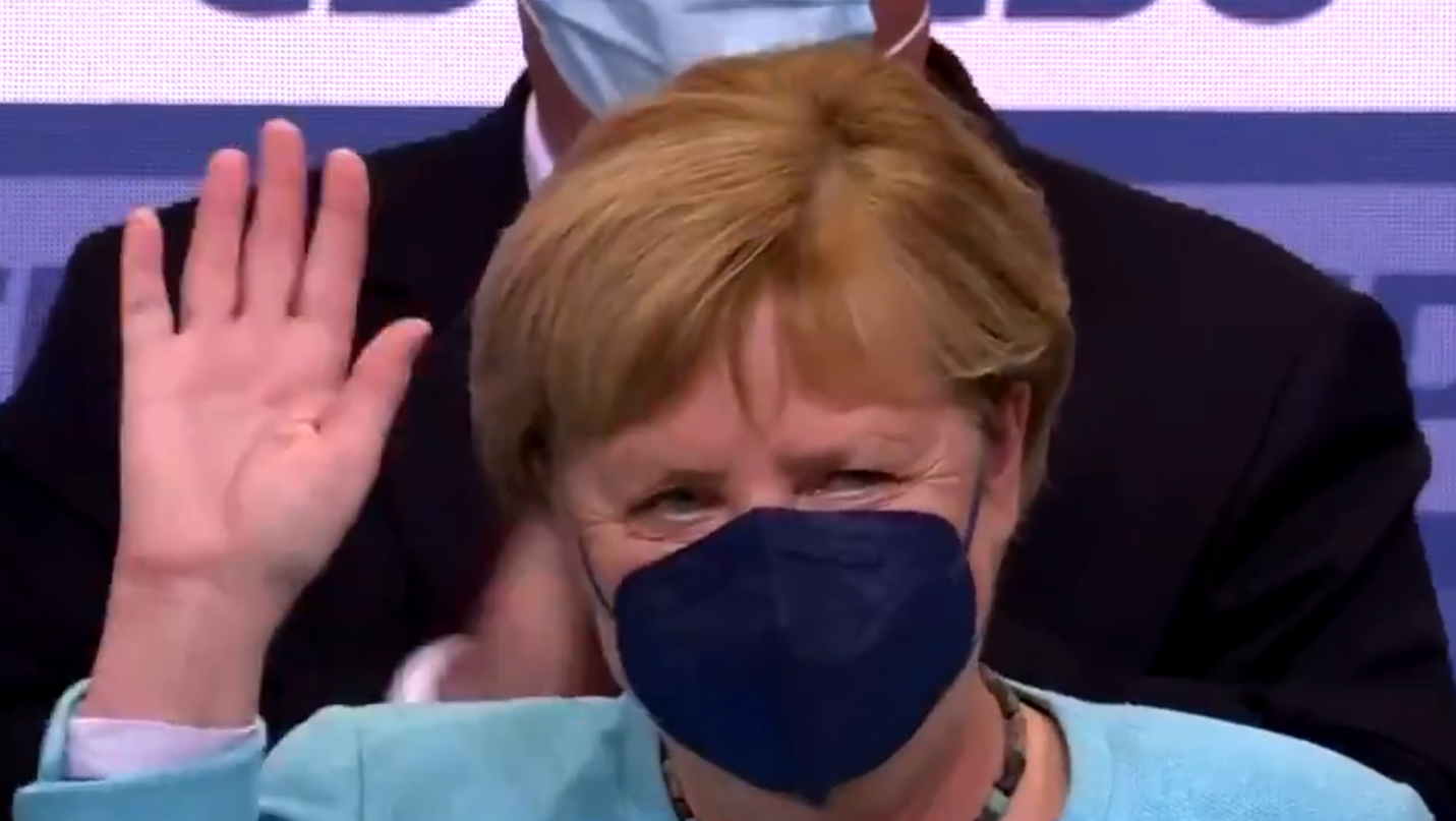 Merkel nuk mund t’i mbaj lotët pas humbjes së CDU