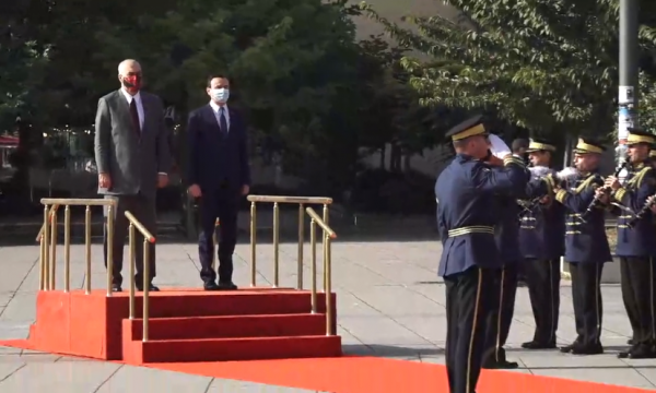 Pamje nga pritja e Kryeministrit Edi Rama në Prishtinë