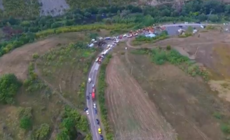 Pamje nga droni: Kjo është situata në veri të Kosovës pas raportimeve për tensione