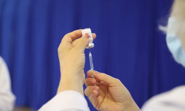 Bllokada ndal vaksinimin në veri të Kosovës