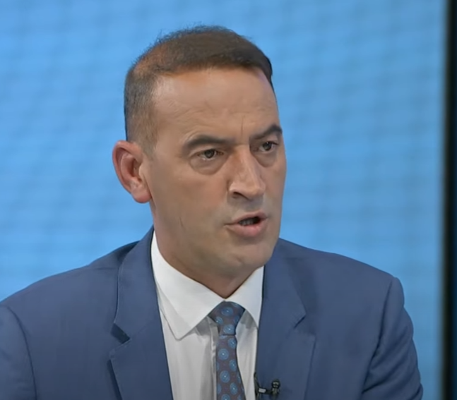 Haradinaj: Jemi duke e diskutuar planin për pishinë olimpike në ‘Pallatin e Rinisë’