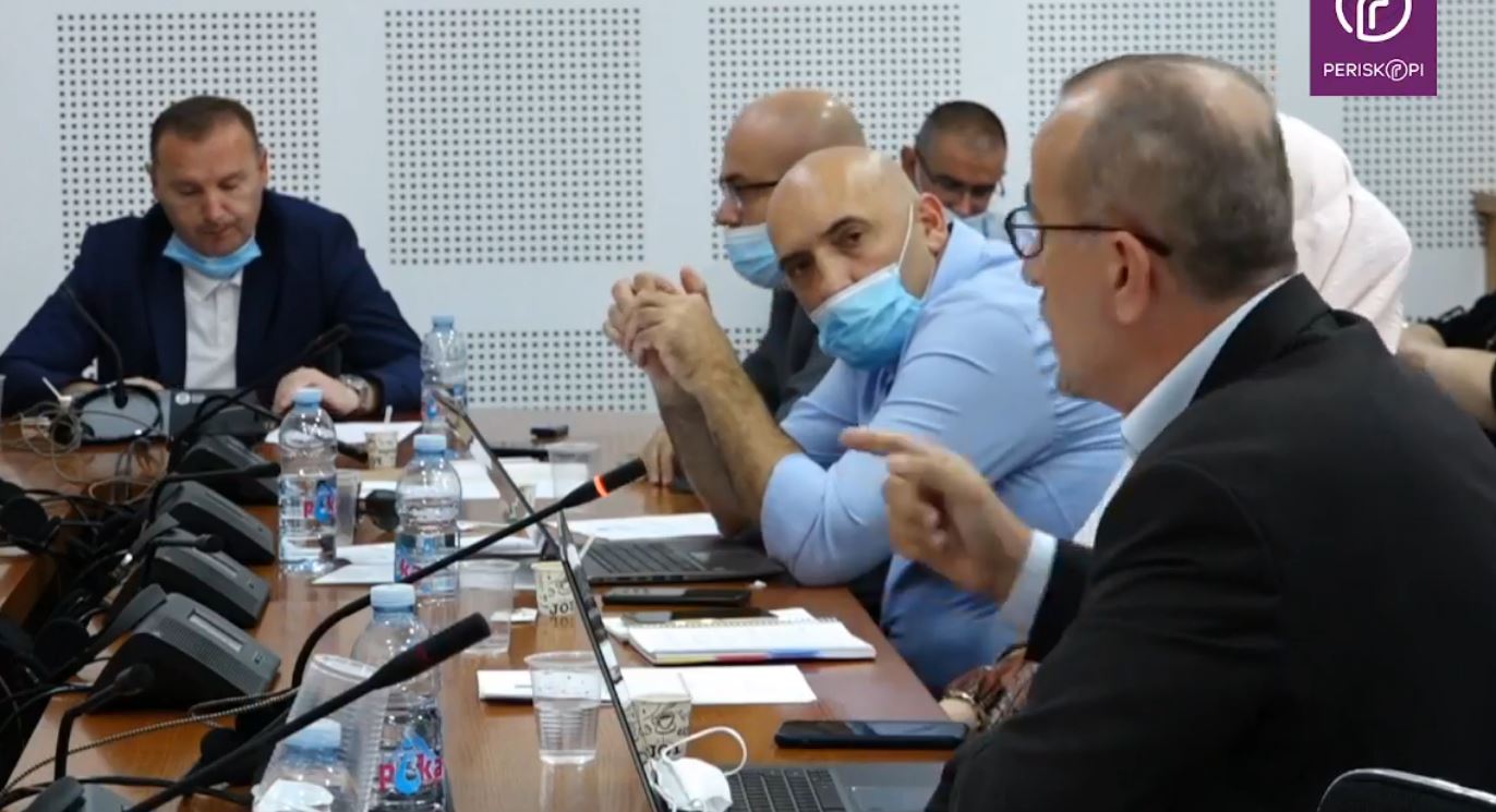 ‘Vitia të japë dorëheqje para komisionit’, Haxhiu: Qeveria gjeti kohë me shku në deti, e mjekët as në shtëpi