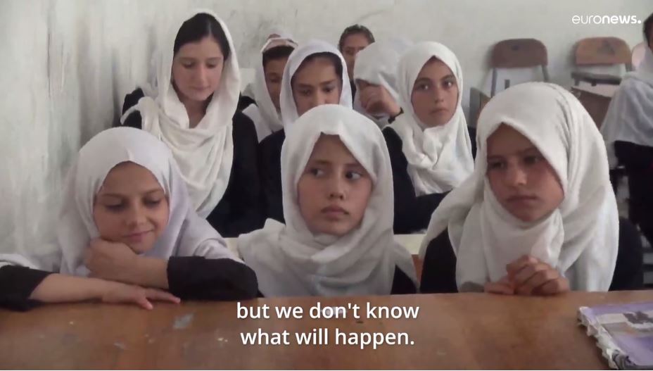 Vajzat në Afganistan të pashpresa për edukimin e tyre në regjimin e talibanëve
