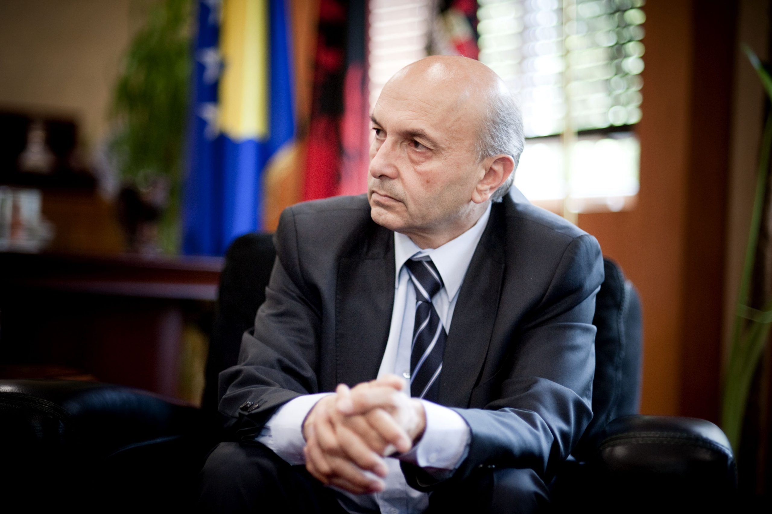 Isa Mustafa për mos-shkarkimin e Rakiqit nga Kurti: Unë si kryeministër i shkarkova dy ministra serbë
