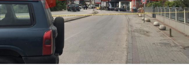 Policia bllokon rrugën ku mbetën të vrarë dy zyrtarët e PDK’së