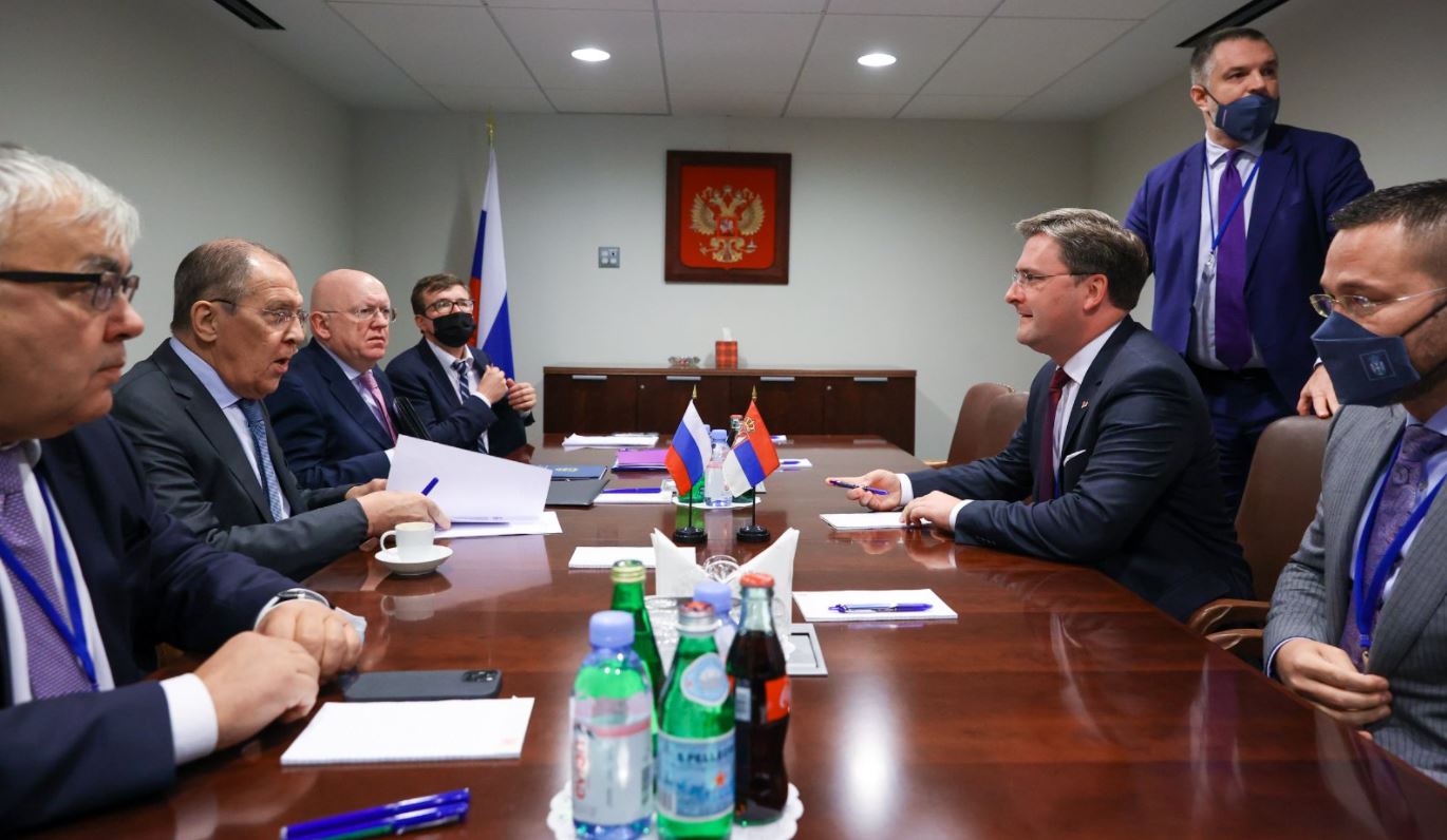 Ministri i jashtëm serb takon Lavrovin dhe i rrëfen për zhvillimet në veri