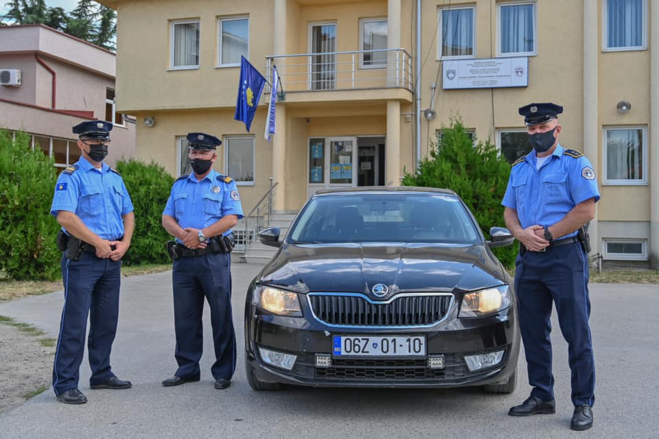 Kastrati i jep Policisë së Kosovës në shfrytëzim veturën e tij zyrtare