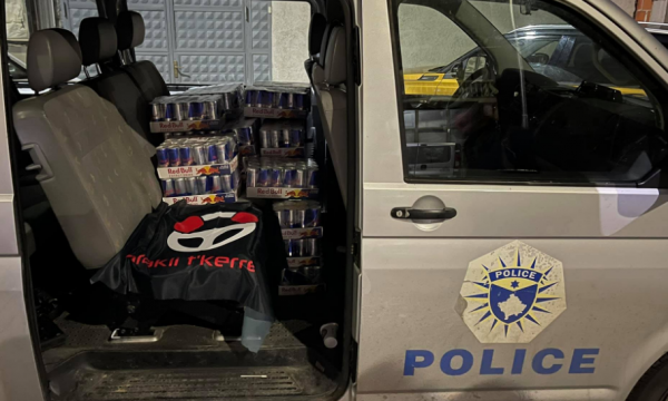 Pas ushqimit, qytetarët u dërgojnë policëve në veri edhe pije energjike