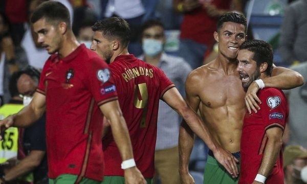 Ronaldo thyen një tjetër rekord, futet në histori të futbollit në nivel të kombëtareve