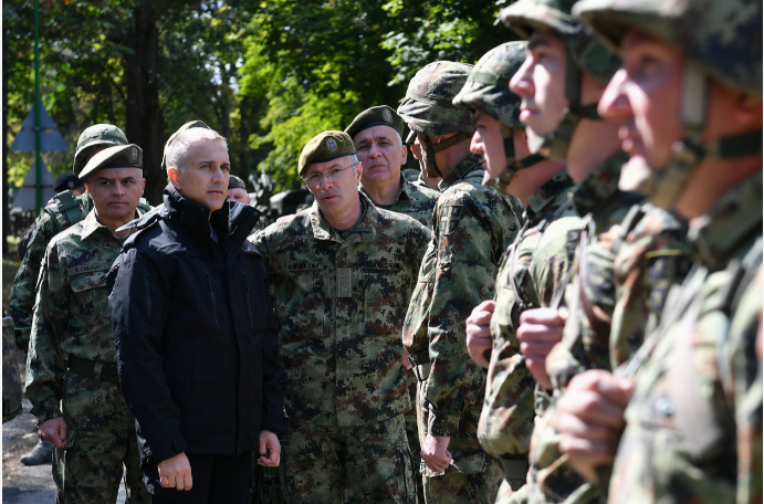 Ushtria serbe në gatishmëri afër kufirit me Kosovën, Stefanoviq: Do veprojmë sapo të marrim urdhrin nga Vuçiq