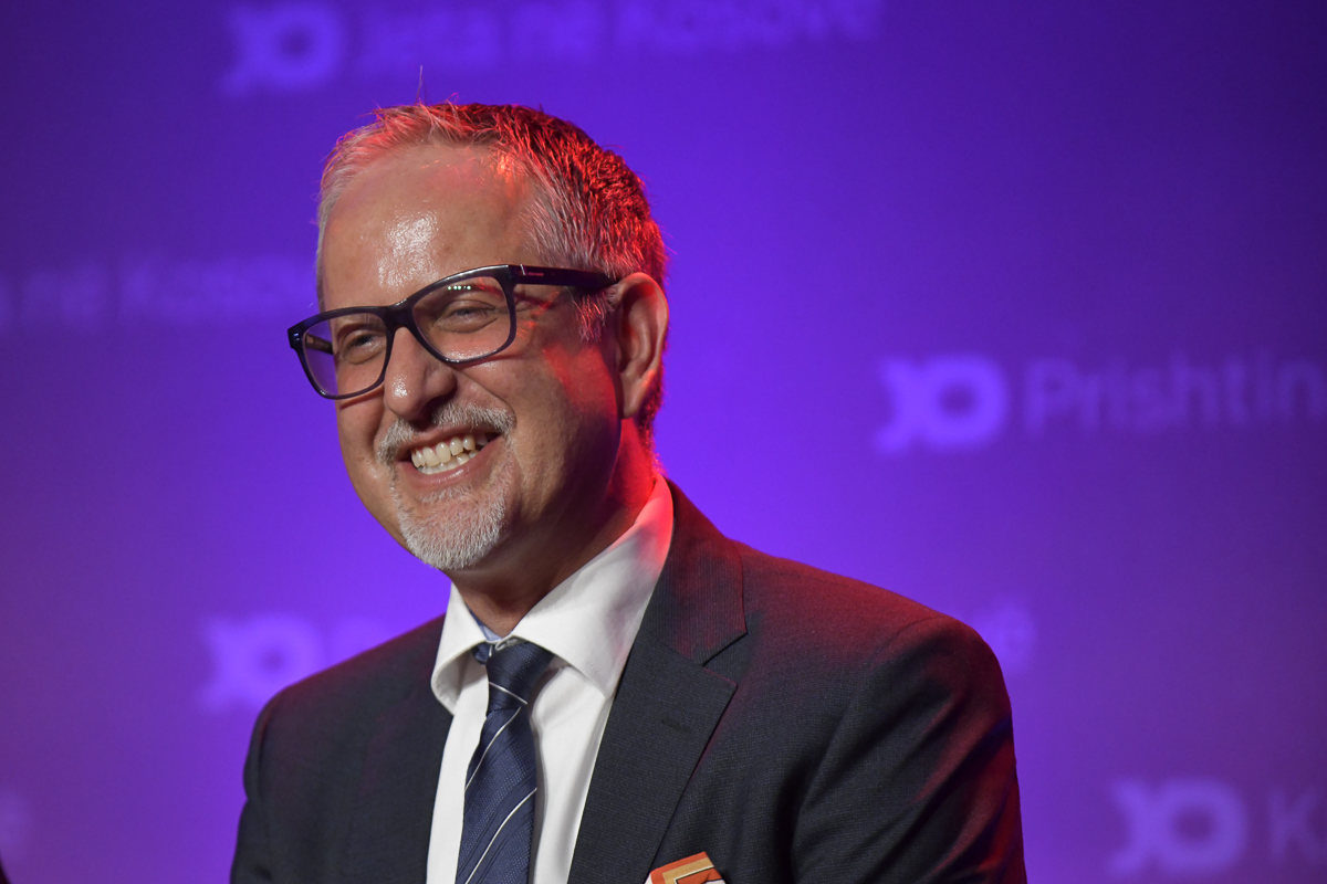 Media shqiptare i tha i kapur nga “mafia e ilaçeve”: Këta janë tenderët e majmë që Vitia i dha kompanisë ku punonte