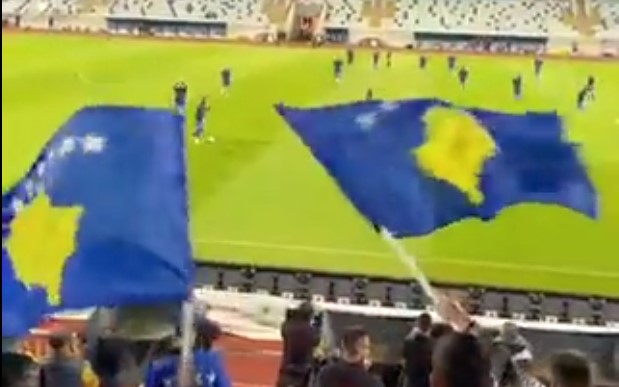‘Duam fitore’: Pamje nga atmosfera brenda ‘Fadil Vokrrit’ para ndeshjes Kosovë-Spanjë