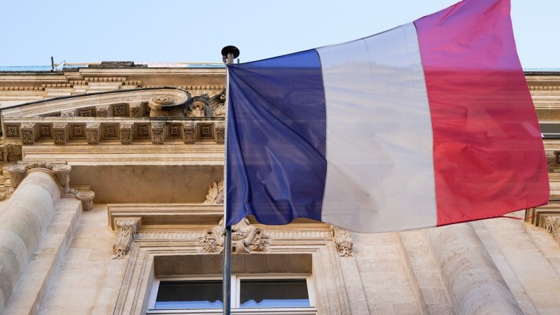 E drejtë: Qeveria e Francës ndan nga 100 euro për 38 milionë francezë pas rritjes së çmimeve
