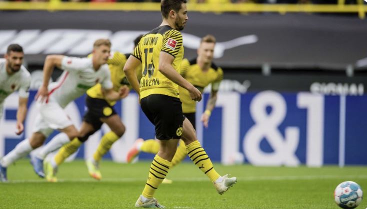 Dortmund merr tri pikë ndaj Augsburgut, Reus prek kuotën e 100 asisteve
