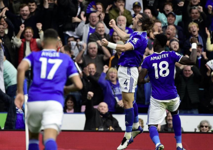 Leicester fiton dramën kundër Man Utd – Man City merr tri pikët pa asnjë telashe ndaj Burnley