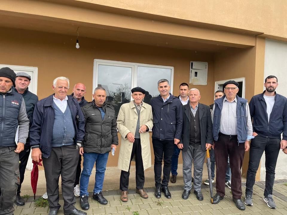 Tahiri merr mbështetje të madhe në Reznik, shprehet krenar me investimet në këtë fshat