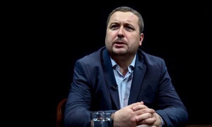 Latifi: Daut Haradinaj është profil politik që i ka munguar Prishtinës, të tjerët janë variante të Shpend Ahmetit