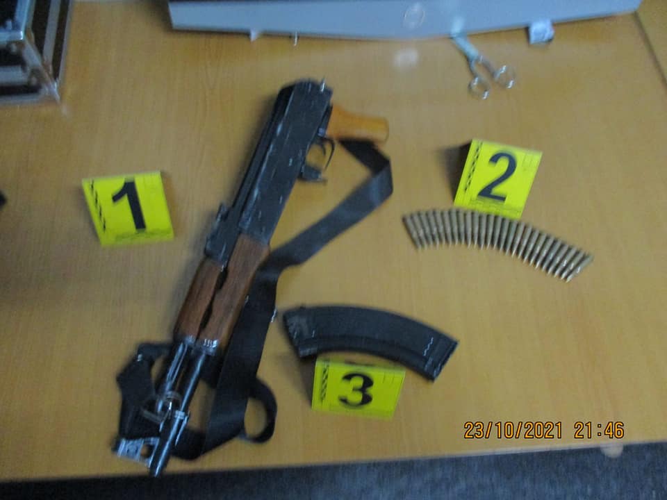 Sekuestrohet një AK-47 në Prishtinë, arrestohet 42 vjeçari