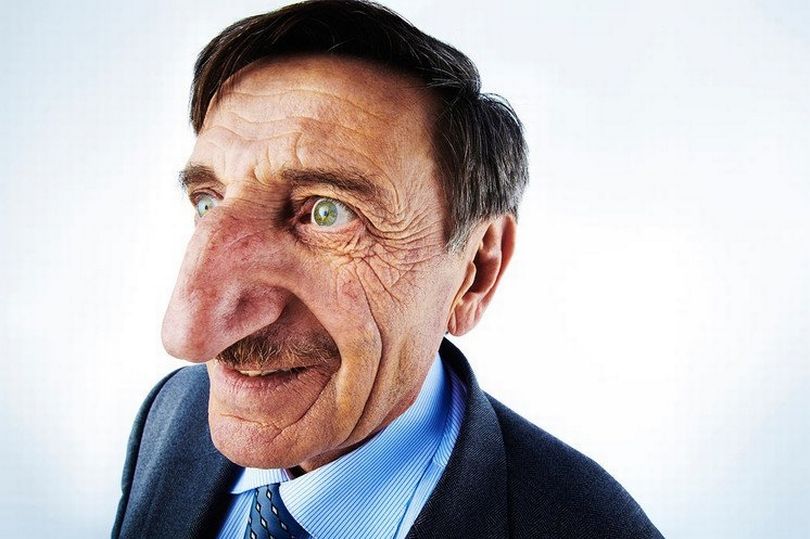 Burri me hundën më të madhe në botë (Foto)