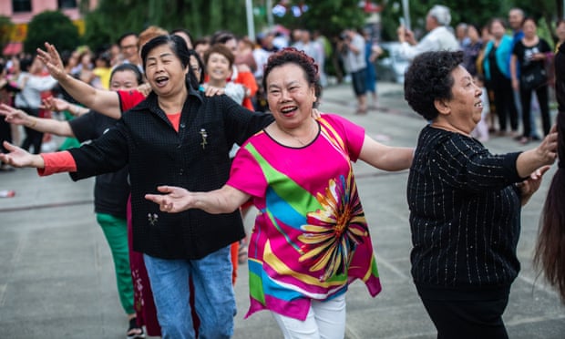 Kina në hall me 100 milionë gjyshet e zhurmshme: Shpikin pajisje që iu ndal zërin