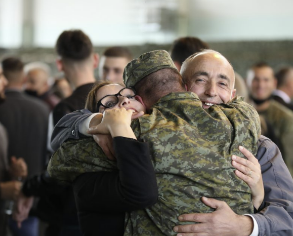 Ushtria e Kosovës me ushtarë të ri: 10 fotot rrëqethëse nga ceremonia