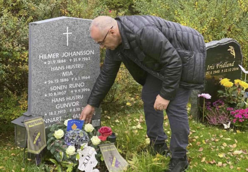Presidenti i FFK-së, Ademi vendos lule te varri i-ish presidentit të UEFA-s, Lennart Johansson