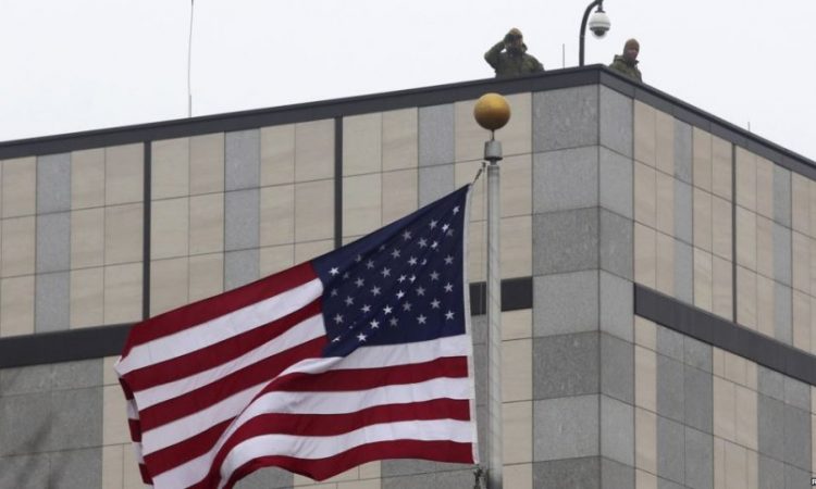 Ambasada amerikane mbështet thirrjen për largim të UNMIK’ut nga Kosova