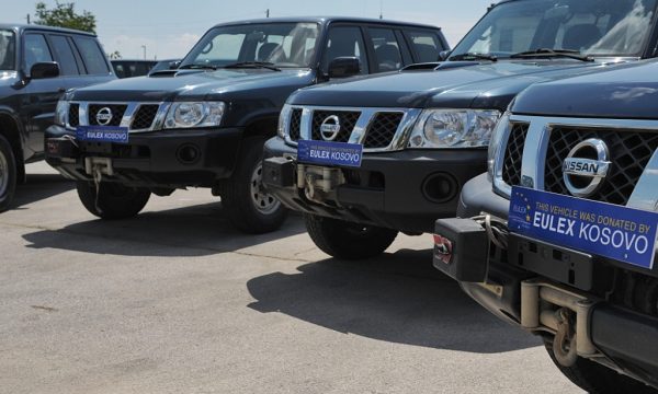 ‘Kështu bëj në Kosovë’ – Ky është arsyetimi i zyrtarit të EULEX’it për parkimin e gabuar