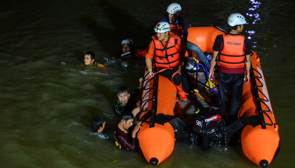 Shkuan për ta pastruar lumin, mbyten 11 nxënës medreseje