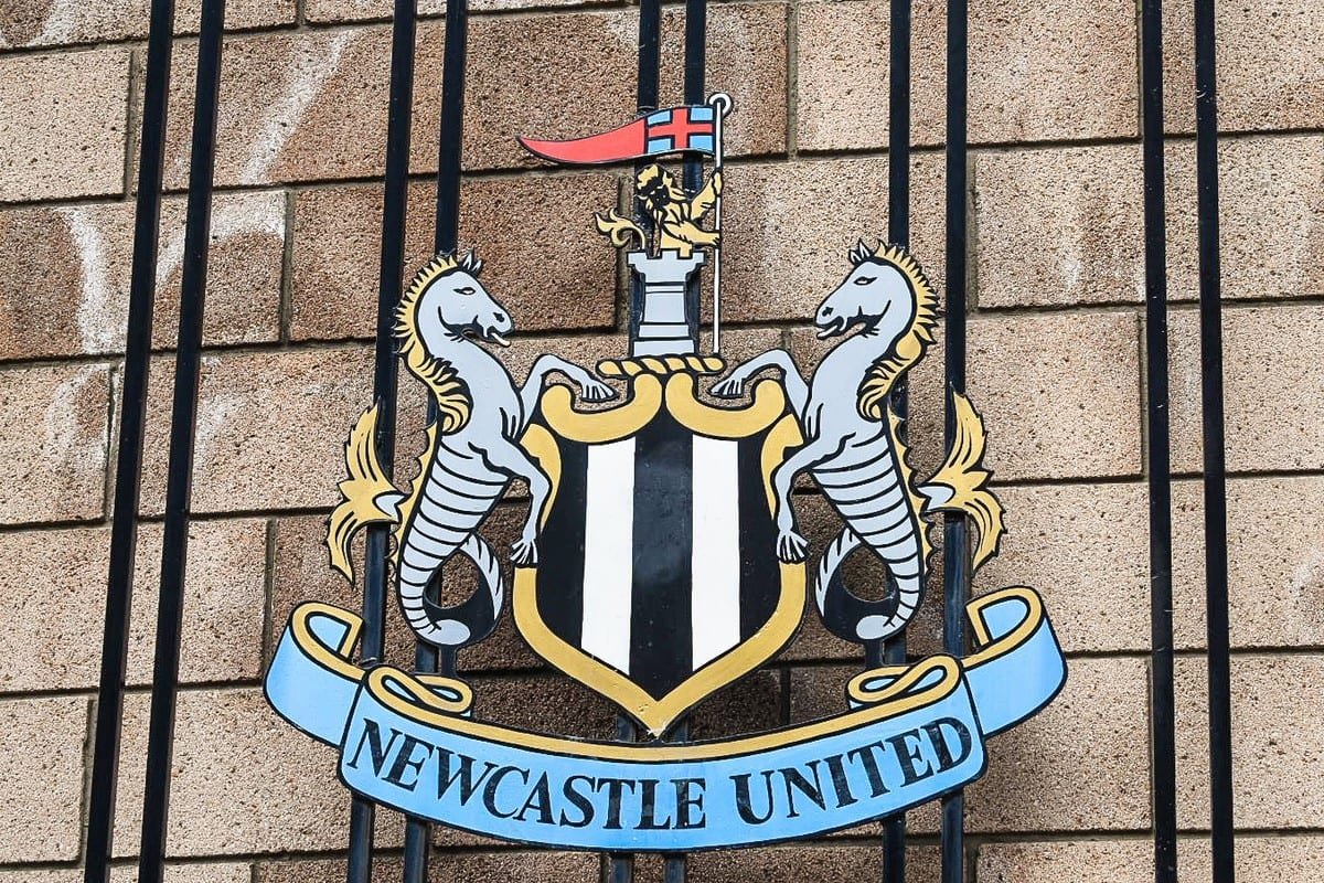 Sheikët çelin kuletën: Newcastle United transferon mbrojtësin e Atletico Madrid