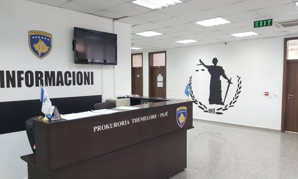 Prokuroria në Pejë fillon hetimet në rastin e të dënuarit me 8 muaj burg për dhunimin e 15-vjeçares
