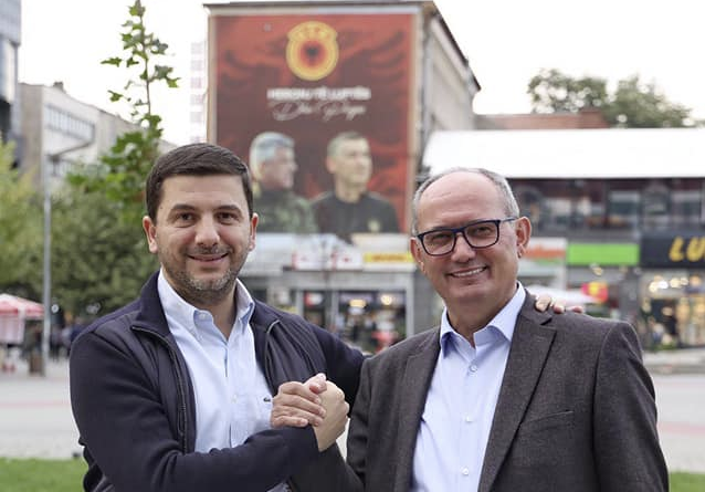 Memli Krasniqi uron Agim Aliun për fitoren në Ferizaj