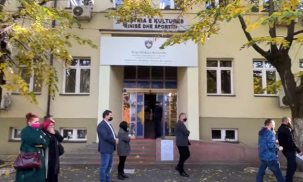 Regjisorja Berisha u gjet e vdekur në zyrën e saj, policia jep detaje
