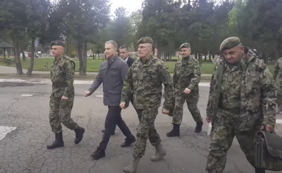 Dramatizon Vuçiqi në Rashkë: E publikon shefin e ushtrisë serbe duke shkuar në takim me të