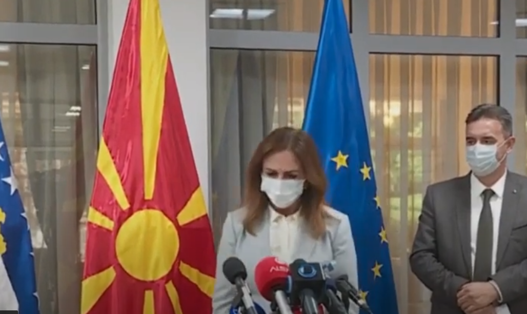 Ministrja Nagavci në Shkup: Detyrohet të flas në anglisht midis konferencës, bën shumë gabime